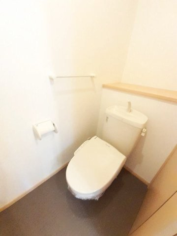 アヴェニューＢのトイレ|落ち着いた色調のトイレです