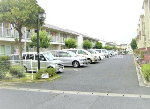 サンシティヒコタの駐車場