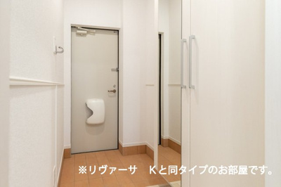 【玄関】 | フォルティス　Ⅱ | 明るい玄関です