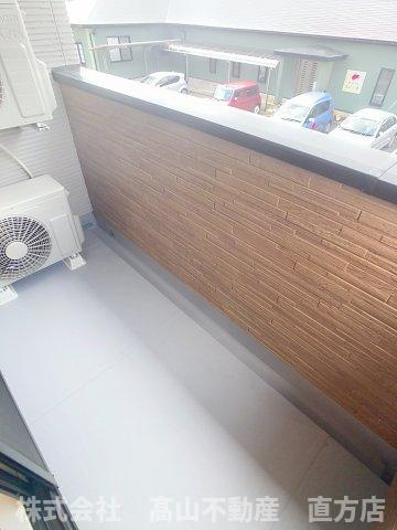 直方市大字感田のアパートのバルコニー