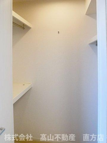 直方市大字感田のアパートの収納