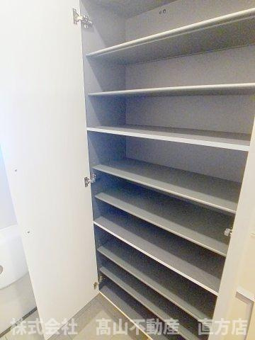 直方市大字感田のアパートの収納