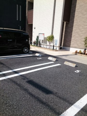 クリ－ル　ポッシュＴ＆Ｋの駐車場|車をお持ちの方に嬉しい駐車場付きの物件です