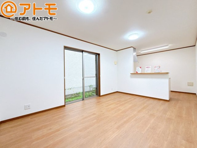 【居間・リビング】 | 清水区谷津町1丁目　中古戸建 | 家族団らんのイメージは、リビングを思い浮かべませんか？リビングこそ広々としたお部屋が良いですね♪