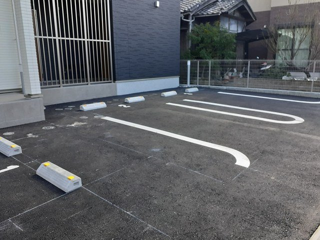 楽園の駐車場|駐車場があるので、車を買う予定の方も安心です
