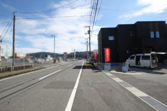 土佐市蓮池　新築戸建　2号棟　（全2区画）の前面道路含む現地写真