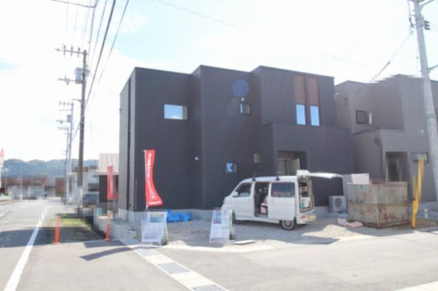 土佐市蓮池　新築戸建　2号棟　（全2区画）の外観|4LDK+WCL+FCL+SC+P　建物面積112.61㎡（約34.06坪）
１階　59.20㎡／2階　53.41㎡　