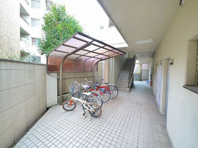 ドウェル佐保川のその他共用部分|自転車置き場はこちらです。