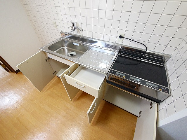 ドウェル佐保川のキッチン|キッチン用品はこちらへ収納してください。