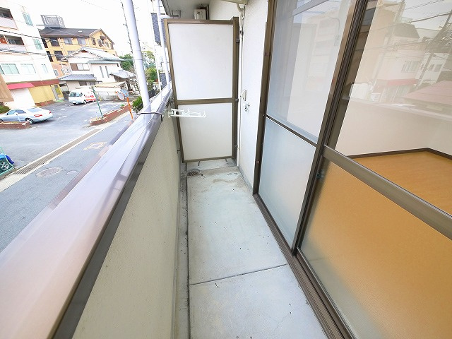 ドウェル佐保川のバルコニー|南向きの日差しがしっかり入るバルコニー
