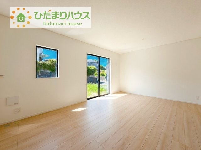 【居間・リビング】 | 土浦市天川第4　新築戸建 | 南向きのリビングではぽかぽかの日差しが感じられます☆彡