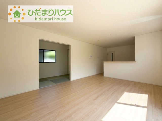 【居間・リビング】 | 土浦市天川第4　新築戸建 | お子様が元気に遊べる広々としたリビングです！
