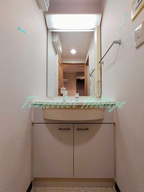 横浜市戸塚区川上町の賃貸マンションの洗面所|明るい洗面台♪