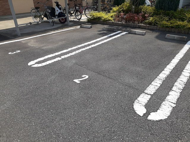 カーサ　セレーナの駐車場|駐車場に車を止められます