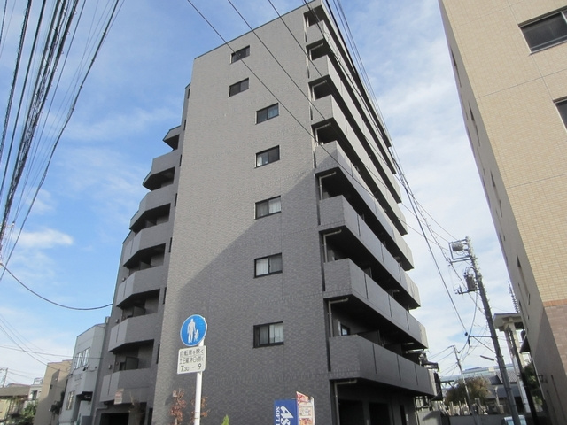 ルーブル王子の外観|通り沿いなので帰り道も安心！