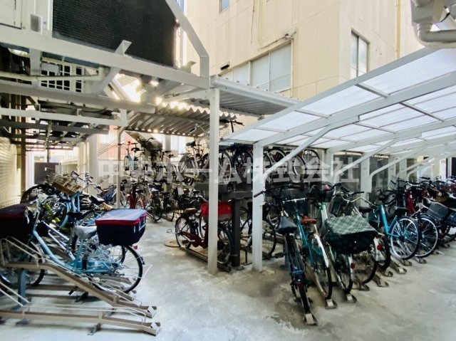 クレッセンコート浅草の駐輪場|【自転車置き場】最新の空き状況や費用などの詳細は担当スタッフまでお問い合わせください。