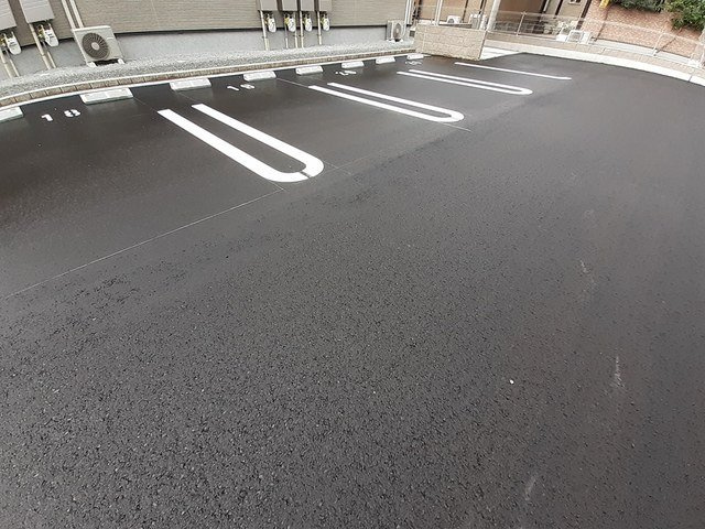 メゾン　ド　グレース　２の駐車場