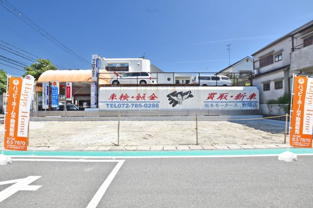 伊丹市野間1丁目新築一戸建て│4LDK+駐車1台の外観|戸建住宅が並ぶ、落ち着いた雰囲気の野間1丁目。周辺には毎日の暮らしに便利な施設も揃い、住環境と生活利便性のバランスにも注目したい立地です。