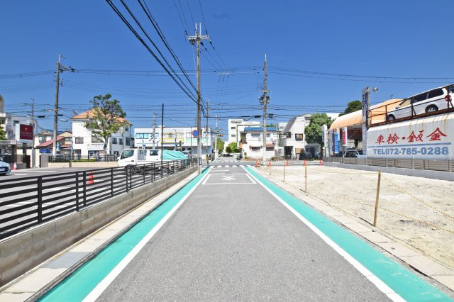 伊丹市野間1丁目新築一戸建て│4LDK+駐車1台の前面道路含む現地写真|前面道路は北側5.9ｍ、東側17.8ｍです。