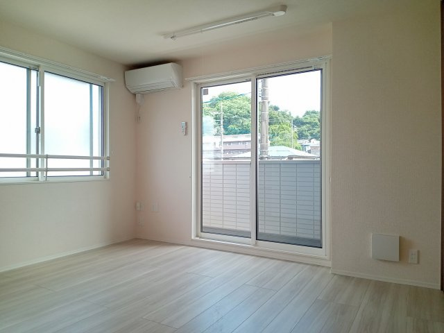 川崎市多摩区長尾１丁目のアパートの居間・リビング