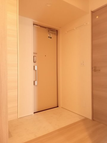 川崎市多摩区長尾１丁目のアパートの玄関