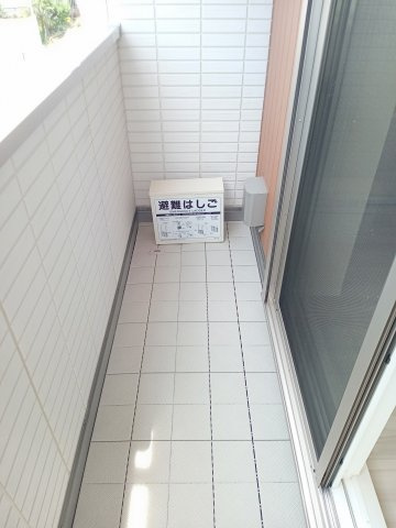 川崎市多摩区長尾１丁目のアパートのバルコニー