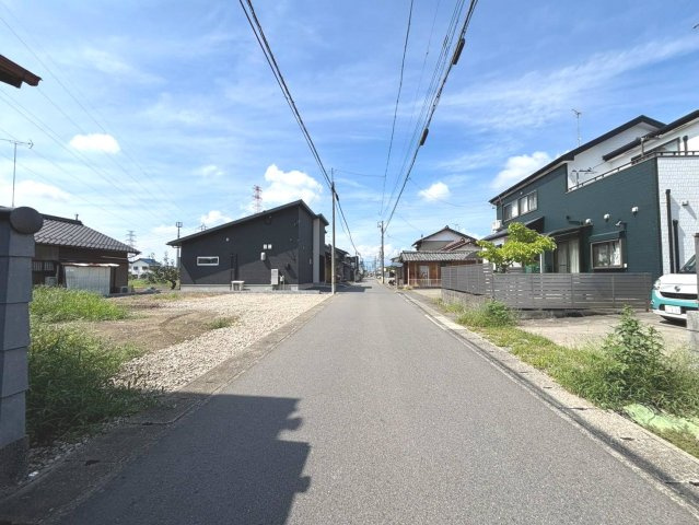 リーブルガーデン　岐阜市東改田　全1区画分譲の前面道路含む現地写真|「現地（2026年8月31日）撮影」　
■前面道路　
■ヤマダ不動産　株式会社リライフ