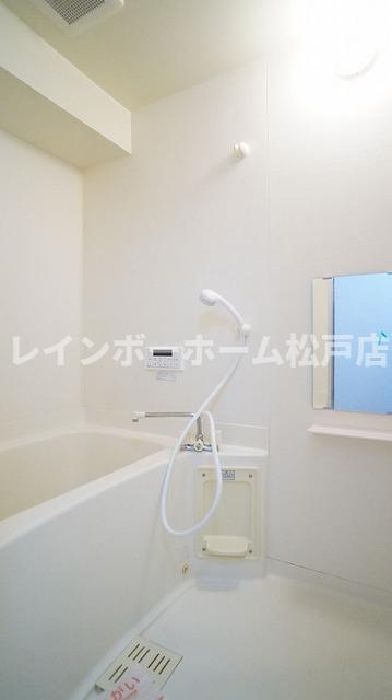 サンエーカーズ【非対面対応】接客・申込・契約オンライン！LINE×相談可！の浴室|落ち着いた空間のお風呂です