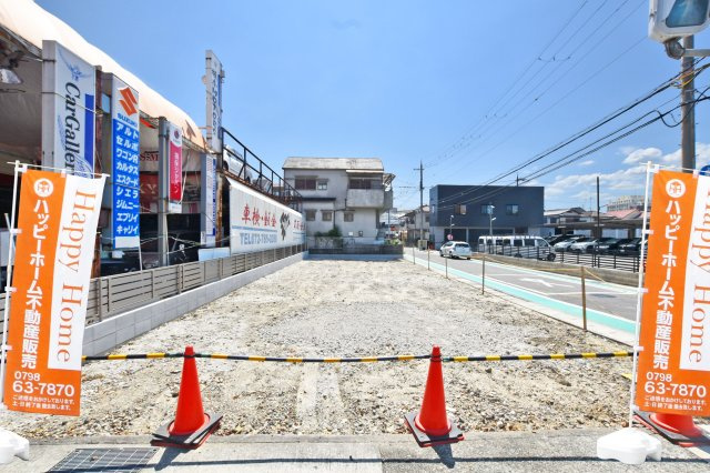 伊丹市野間1丁目新築一戸建て│4LDK+駐車1台の外観|これから始まる新しい暮らしを思い描きながら、住まい選びを。3、4LDKの間取りに収納もしっかり確保され、家族で暮らしやすい一邸に仕上がります。