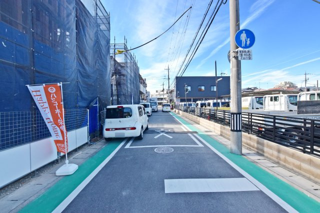 伊丹市野間1丁目新築一戸建て│4LDK+駐車1台の前面道路含む現地写真|前面道路は北側5.9ｍ、東側17.8ｍです。