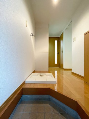 【玄関】 | ピュア高宮参番館 | きれいな玄関です※写真は類似です