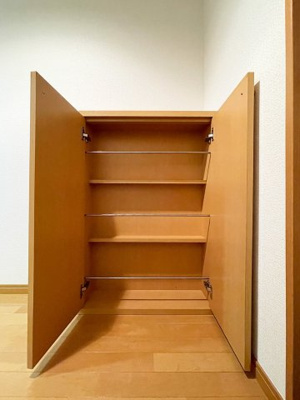 【玄関】 | ピュア高宮参番館 | シューズボックスが付いています※写真は類似です