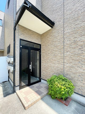 【エントランス】 | ピュア高宮参番館 | エントランスです