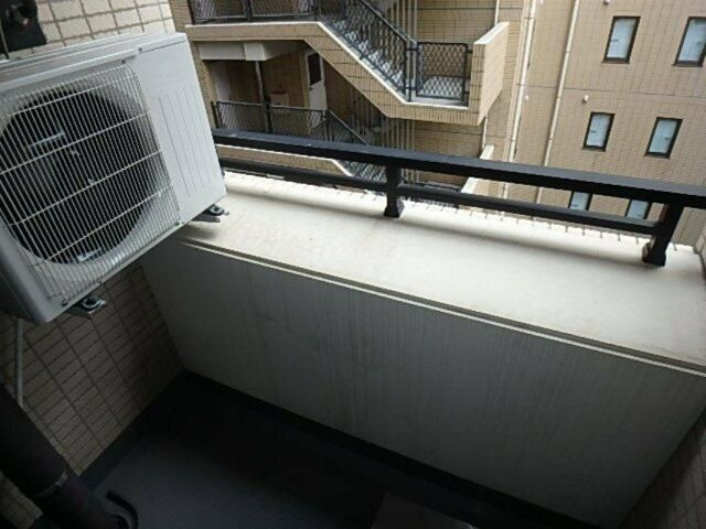 ブライズ神田のバルコニー