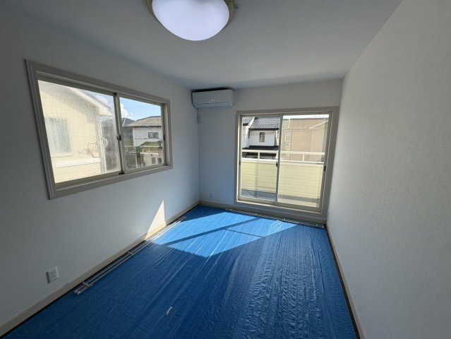 リフォーム 中古戸建　揖斐郡池田町田畑　平成11年築の洋室|2階東の洋室です。現在リフォーム中です。ハウスクリーニングを行い、壁紙は交換を行います。