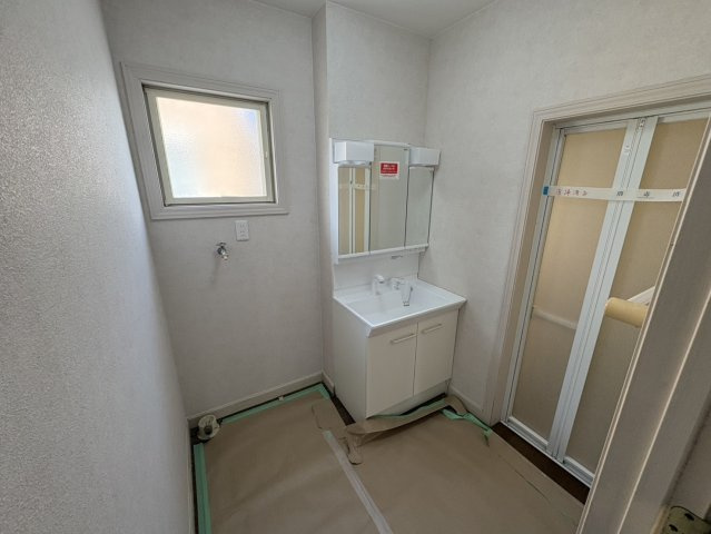 リフォーム 中古戸建　揖斐郡池田町田畑　平成11年築の独立洗面台|洗面台は新品交換を行いました。
