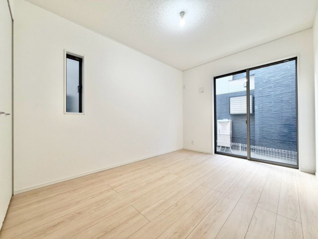 クレイドルガーデン　大府市東新町第2の洋室|陽当りの良い洋室は、お子様の勉強部屋や家族の寝室としても使える、暮らしに合わせて活用できる空間です。									
									