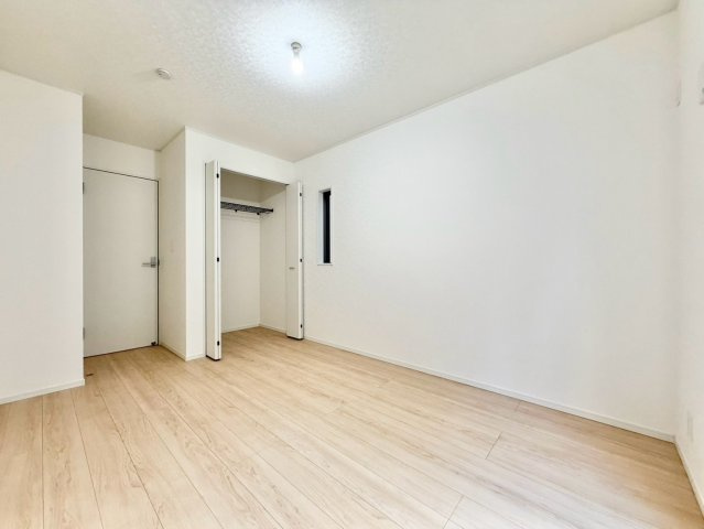 クレイドルガーデン　大府市東新町第2の洋室|陽当りの良い洋室は、お子様の勉強部屋や家族の寝室としても使える、暮らしに合わせて活用できる空間です。									
									