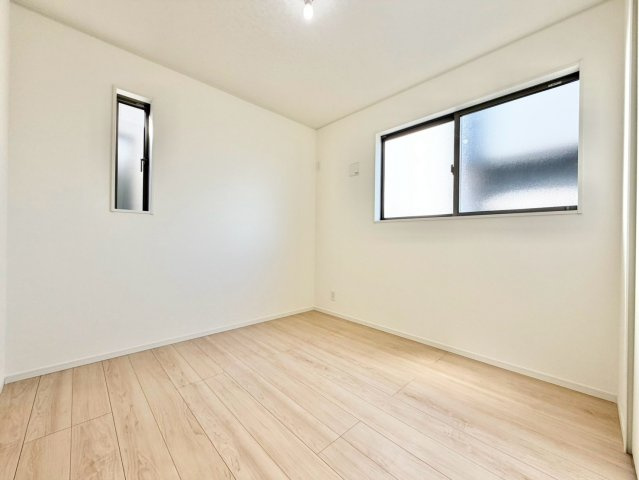 クレイドルガーデン　大府市東新町第2の洋室|陽当りの良い洋室は、お子様の勉強部屋や家族の寝室としても使える、暮らしに合わせて活用できる空間です。									
									