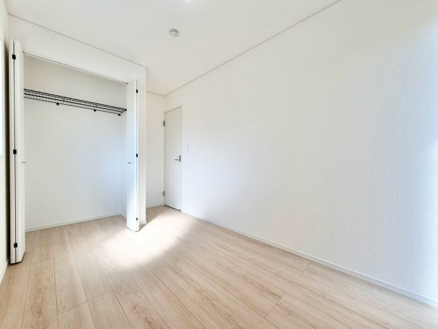 クレイドルガーデン　大府市東新町第2の洋室|陽当りの良い洋室は、お子様の勉強部屋や家族の寝室としても使える、暮らしに合わせて活用できる空間です。									
									