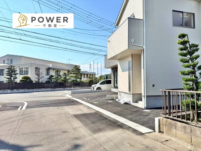 クレイドルガーデン　大府市東新町第2の前面道路含む現地写真|十分なゆとりがあり、邸宅としての佇まいをより一層引き立てております。上品な住環境をお約束いたします。									
									