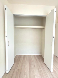 【収納】 | 土浦市下高津3丁目　新築戸建て　A号棟 | 収納スペースが充実しており、荷物の多い方でも安心です。クローゼット付きで整理整頓しやすく、お部屋を広く使うことができます。