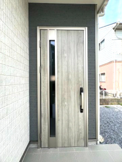 【その他共用部分】 | 土浦市下高津3丁目　新築戸建て　A号棟 | 広々とした玄関は開放感があり、毎日の出入りも快適です。第一印象を左右する空間として、清潔感のある仕上がりとなっております。