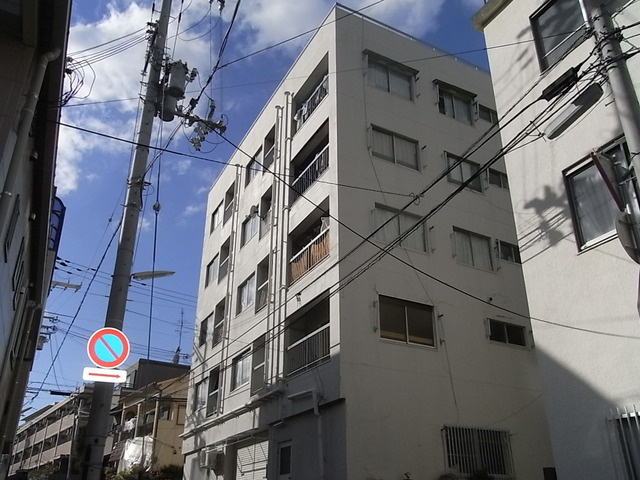 ベース・ワンの外観