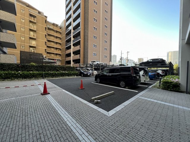 アーバンエース五条公園パルの駐車場