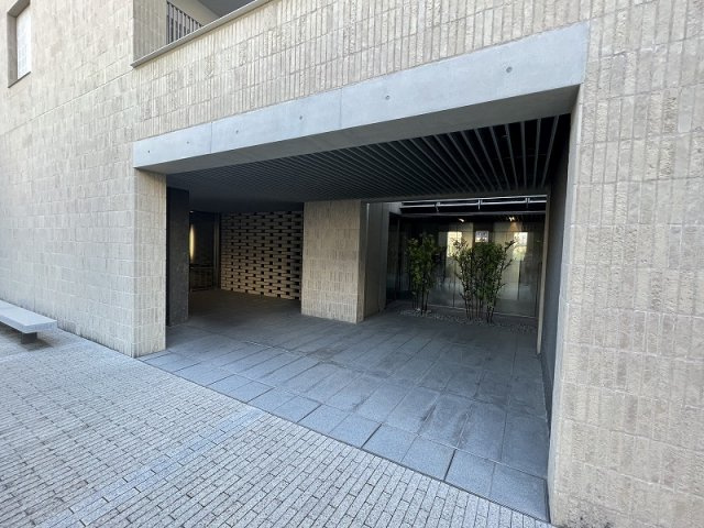 アーバンエース五条公園パルのエントランス