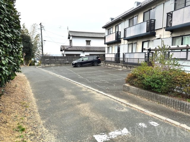 ウィンディア藤の駐車場