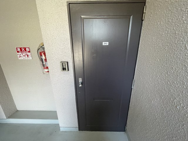 ハイツ瓦木の玄関
