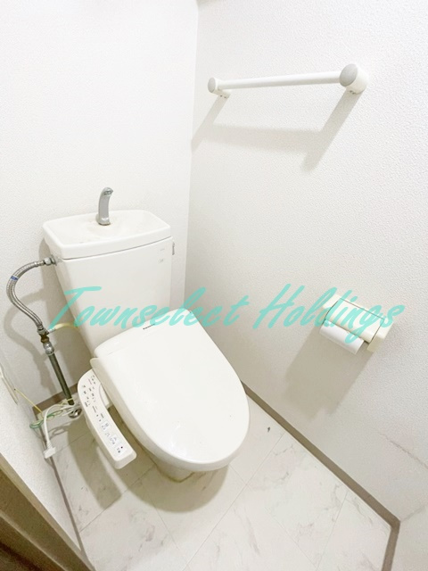 藤沢市本鵠沼２丁目の賃貸マンションのトイレ