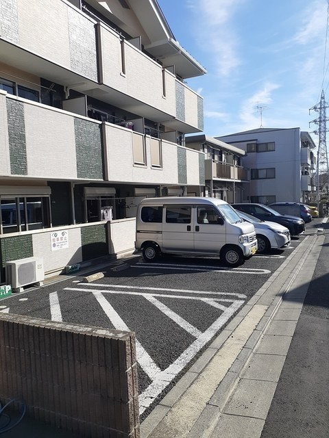 モダン・サニー・レジデンスの駐車場